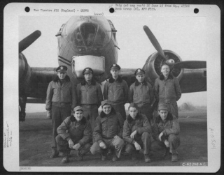 Lt Czaja And Crew 14-3-45.jpg